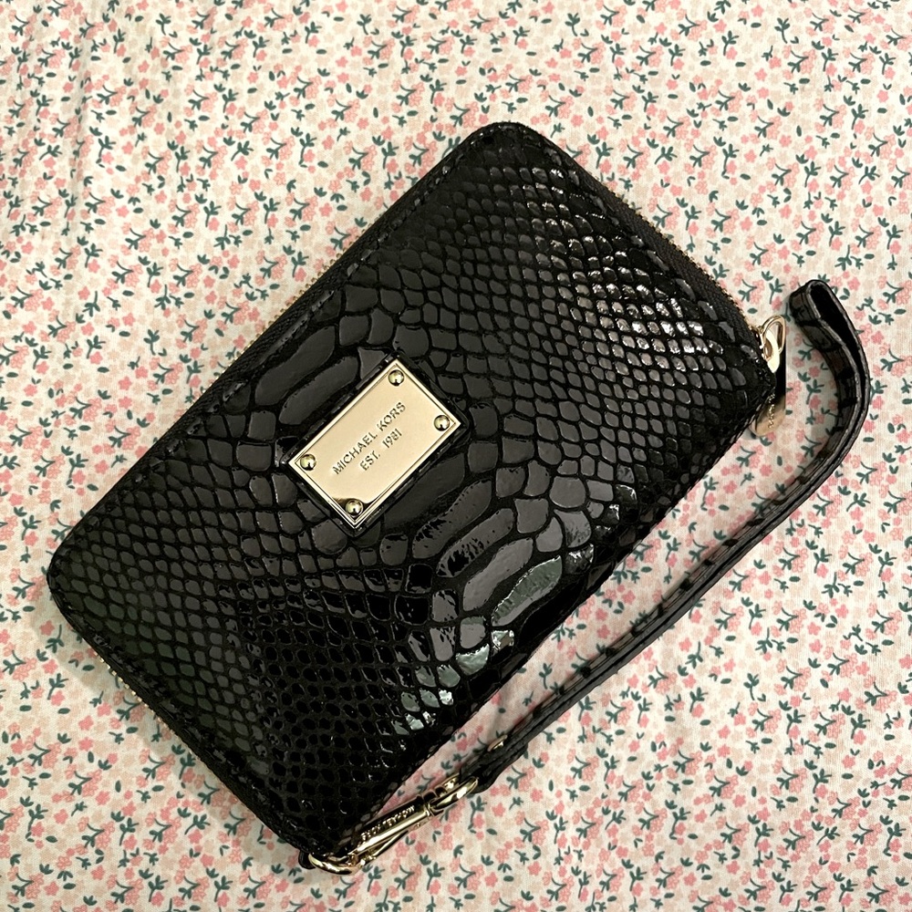 MICHAEL Michael Kors Essential Zip Wallet